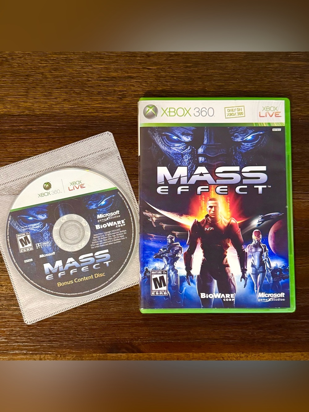 XBOX 360 Mass Effect with Bonus Disc Microsoft CIB CRT SUMMER DEAL Retro Star